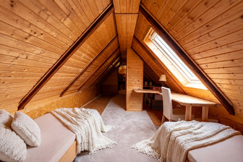 Pokoj v podkroví ve 3.NP - Prodej domu 180 m², Vejprty