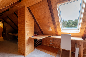 Pokoj v podkroví ve 3.NP - Prodej domu 180 m², Vejprty