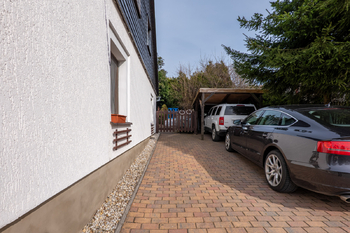 Parkovací stání až pro 4 auta - Prodej domu 180 m², Vejprty