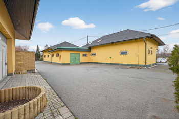 Prodej obchodních prostor 499 m², Skotnice