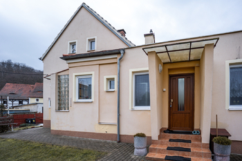 Prodej domu 155 m², Bžany