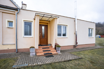 Prodej domu 155 m², Bžany