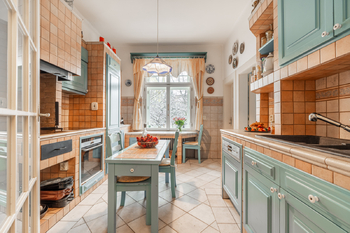 Kitchen in Italian style 1st floor - Prodej domu 464 m², Praha 10 - Vinohrady