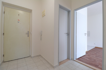 Chodba - Prodej bytu 2+kk v osobním vlastnictví 41 m², Praha 9 - Kyje