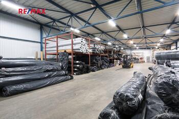 Pronájem skladovacích prostor 2325 m², Strančice