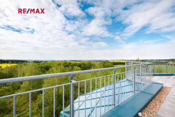 výhled ze západní terasy - Pronájem skladovacích prostor 2325 m², Strančice