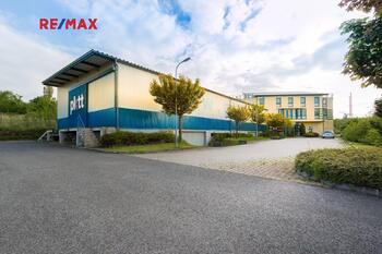 Pronájem výrobních prostor 2325 m², Strančice
