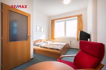 pokoj (2x) - Pronájem výrobních prostor 2325 m², Strančice