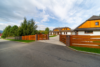 +420 739 604 767 I vaclav.adamcik@re-max.cz I prodej nemovitosti Malenovice - Prodej domu 230 m², Malenovice