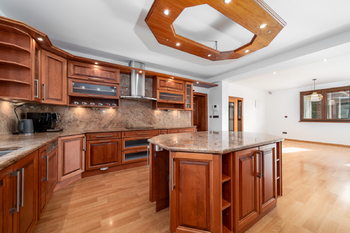 +420 739 604 767 I vaclav.adamcik@re-max.cz I prodej nemovitosti Malenovice - Prodej domu 230 m², Malenovice