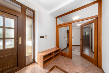 +420 739 604 767 I vaclav.adamcik@re-max.cz I prodej nemovitosti Malenovice - Prodej domu 230 m², Malenovice