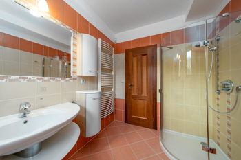 +420 739 604 767 I vaclav.adamcik@re-max.cz I prodej nemovitosti Malenovice - Prodej domu 230 m², Malenovice