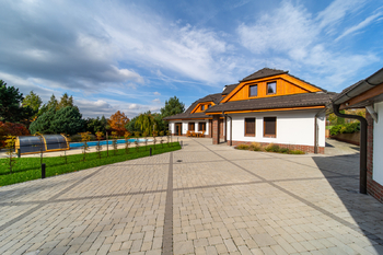 +420 739 604 767 I vaclav.adamcik@re-max.cz I prodej nemovitosti Malenovice - Prodej domu 230 m², Malenovice