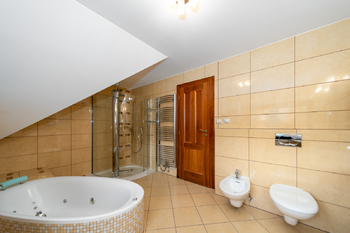 +420 739 604 767 I vaclav.adamcik@re-max.cz I prodej nemovitosti Malenovice - Prodej domu 230 m², Malenovice