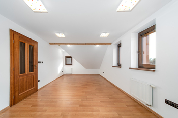 +420 739 604 767 I vaclav.adamcik@re-max.cz I prodej nemovitosti Malenovice - Prodej domu 230 m², Malenovice