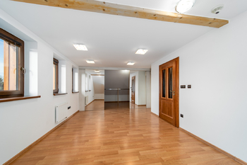 +420 739 604 767 I vaclav.adamcik@re-max.cz I prodej nemovitosti Malenovice - Prodej domu 230 m², Malenovice