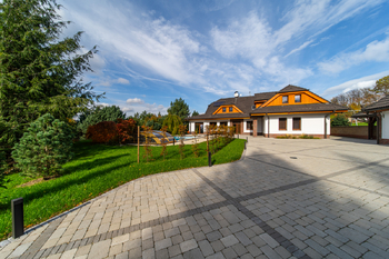 +420 739 604 767 I vaclav.adamcik@re-max.cz I prodej nemovitosti Malenovice - Prodej domu 230 m², Malenovice