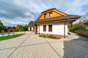 +420 739 604 767 I vaclav.adamcik@re-max.cz I prodej nemovitosti Malenovice - Prodej domu 230 m², Malenovice