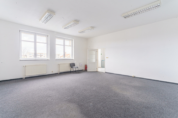 Pronájem skladovacích prostor 2043 m², Dobříš