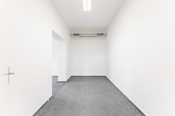 Pronájem skladovacích prostor 2043 m², Dobříš