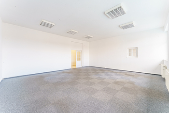 Pronájem skladovacích prostor 2043 m², Dobříš