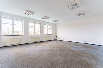 Pronájem skladovacích prostor 2043 m², Dobříš