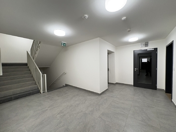 Společné prostory domu - Pronájem bytu 2+kk v osobním vlastnictví 59 m², Praha 9 - Vysočany