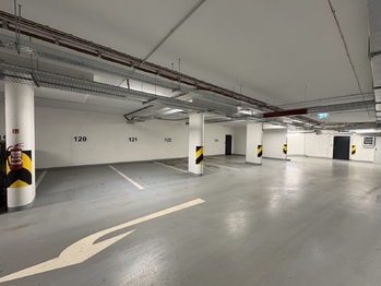 Garážové stání - Pronájem bytu 2+kk v osobním vlastnictví 59 m², Praha 9 - Vysočany