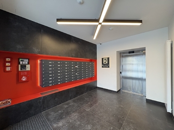 Společné prostory domu - Pronájem bytu 2+kk v osobním vlastnictví 59 m², Praha 9 - Vysočany