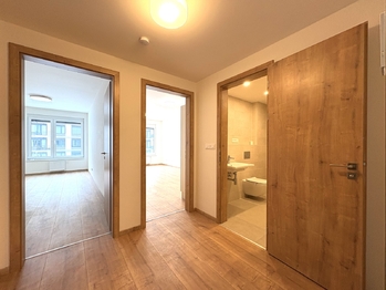 Předsíň - Pronájem bytu 2+kk v osobním vlastnictví 59 m², Praha 9 - Vysočany