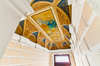 Vstup do domu - Prodej bytu 3+1 v osobním vlastnictví 83 m², Praha 3 - Žižkov