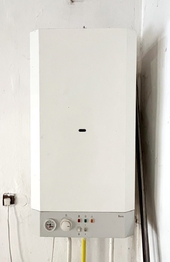 plynový kotel v obch. prostoru - Prodej domu 240 m², Hrob