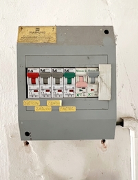ele. jističe v obch. prostoru - Prodej domu 240 m², Hrob