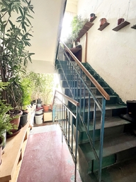 chodba - schodiště do 1. patra - Prodej domu 240 m², Hrob