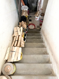 schodiště do sklepa - Prodej domu 240 m², Hrob