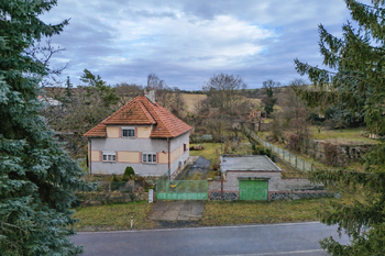 Pohled na dům s garáží - Prodej domu 113 m², Břežany I