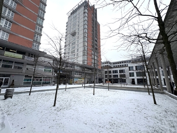 Venkovní pohled na dům - Prodej bytu 1+kk v osobním vlastnictví 40 m², Praha 10 - Strašnice