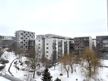 Výhled z oken - Prodej bytu 1+kk v osobním vlastnictví 40 m², Praha 10 - Strašnice