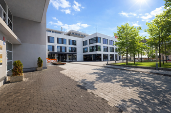 Okolí domu - Prodej bytu 1+kk v osobním vlastnictví 40 m², Praha 10 - Strašnice