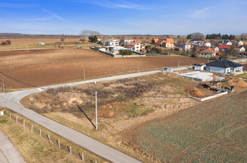 Prodej pozemku 839 m², Hvozdnice