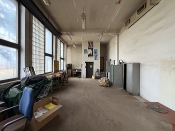 menší dílna 56 m² - Pronájem skladovacích prostor 410 m², Žatec