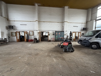 pohled na tři samostatné prostory - Pronájem skladovacích prostor 410 m², Žatec