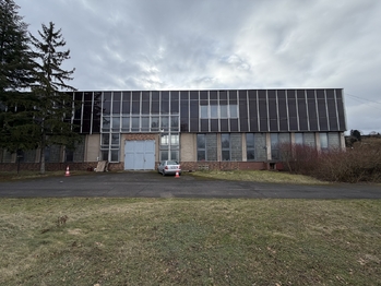 přední pohled na vjezd do dílny - Pronájem skladovacích prostor 410 m², Žatec