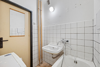 Koupelna - Prodej bytu 4+kk v osobním vlastnictví 96 m², Praha 10 - Vršovice