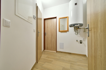 Předsíň - Pronájem bytu 1+1 v osobním vlastnictví 50 m², Nová Paka