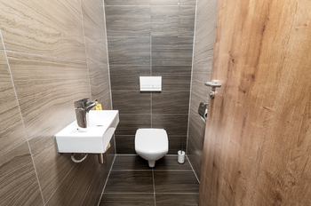 WC - Prodej bytu 2+kk v osobním vlastnictví 73 m², České Budějovice