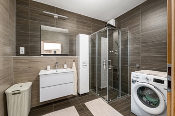 Koupelna - Prodej bytu 2+kk v osobním vlastnictví 73 m², České Budějovice