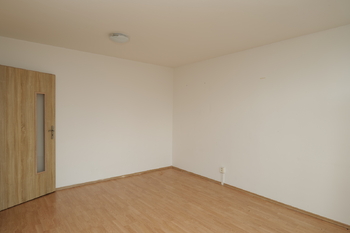 Obývací pokoj - Prodej bytu 3+kk v osobním vlastnictví 57 m², Praha 8 - Karlín