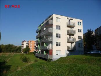 dům z venku - Pronájem bytu 2+kk v osobním vlastnictví 77 m², Plzeň