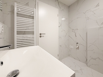 koupelna - Pronájem bytu 3+kk v osobním vlastnictví 87 m², České Budějovice